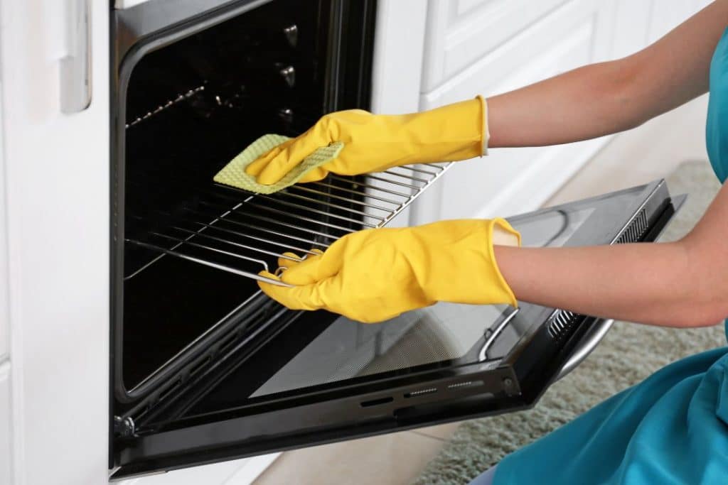 How To Clean The Oven