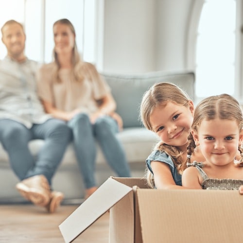 move-family-boxes-at-new-picture-id1399581117